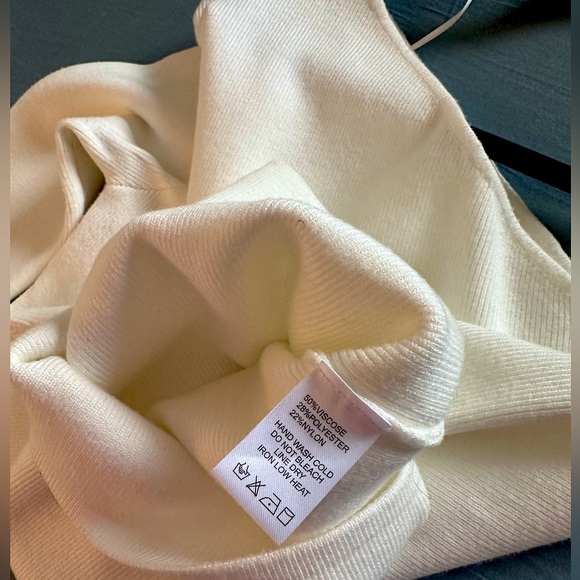 Single Sleeve Sweater - Picture 4 of 11